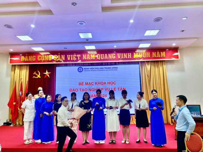 Khóa học chứng chỉ lễ tân hành chính